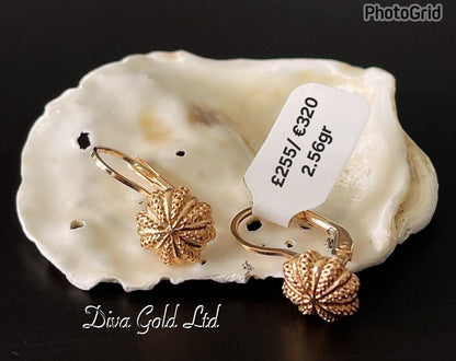 Gold 585 earrings.