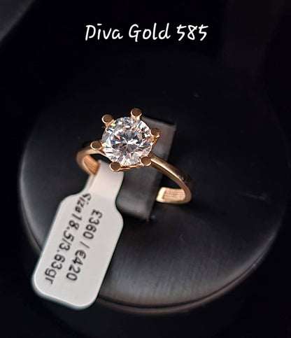 Gold ring. Size 18.5