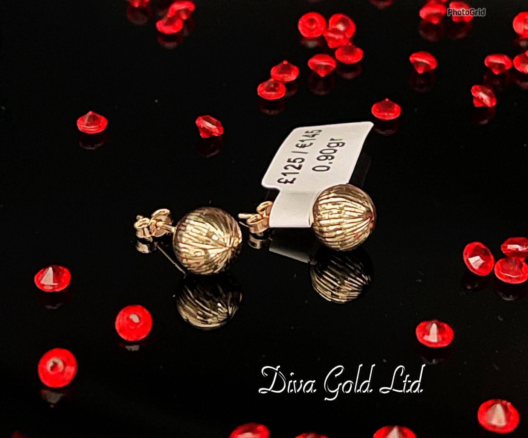 585 Gold stud earrings. 0.90 gram