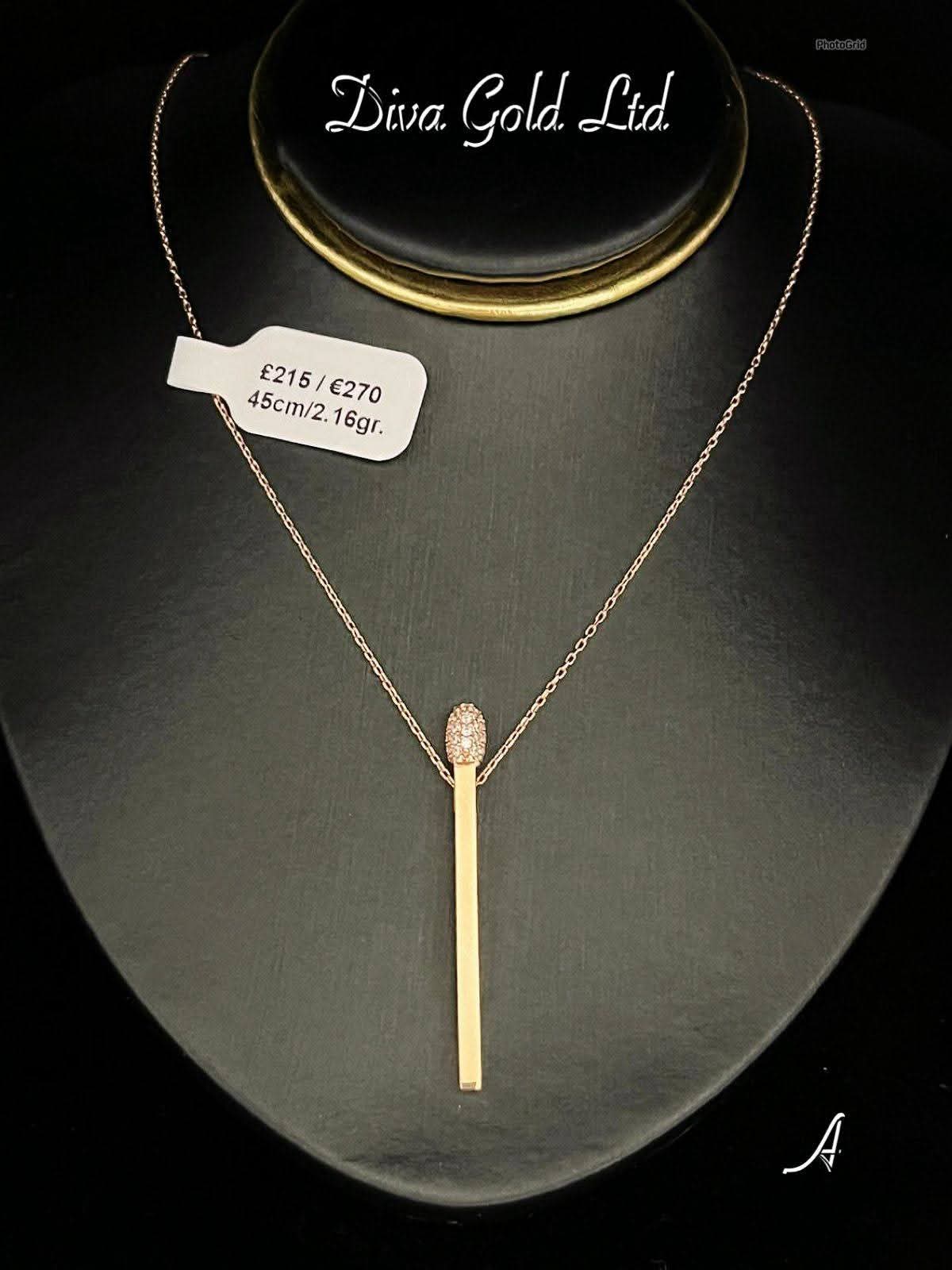 Gold chain with pendant. 45cm