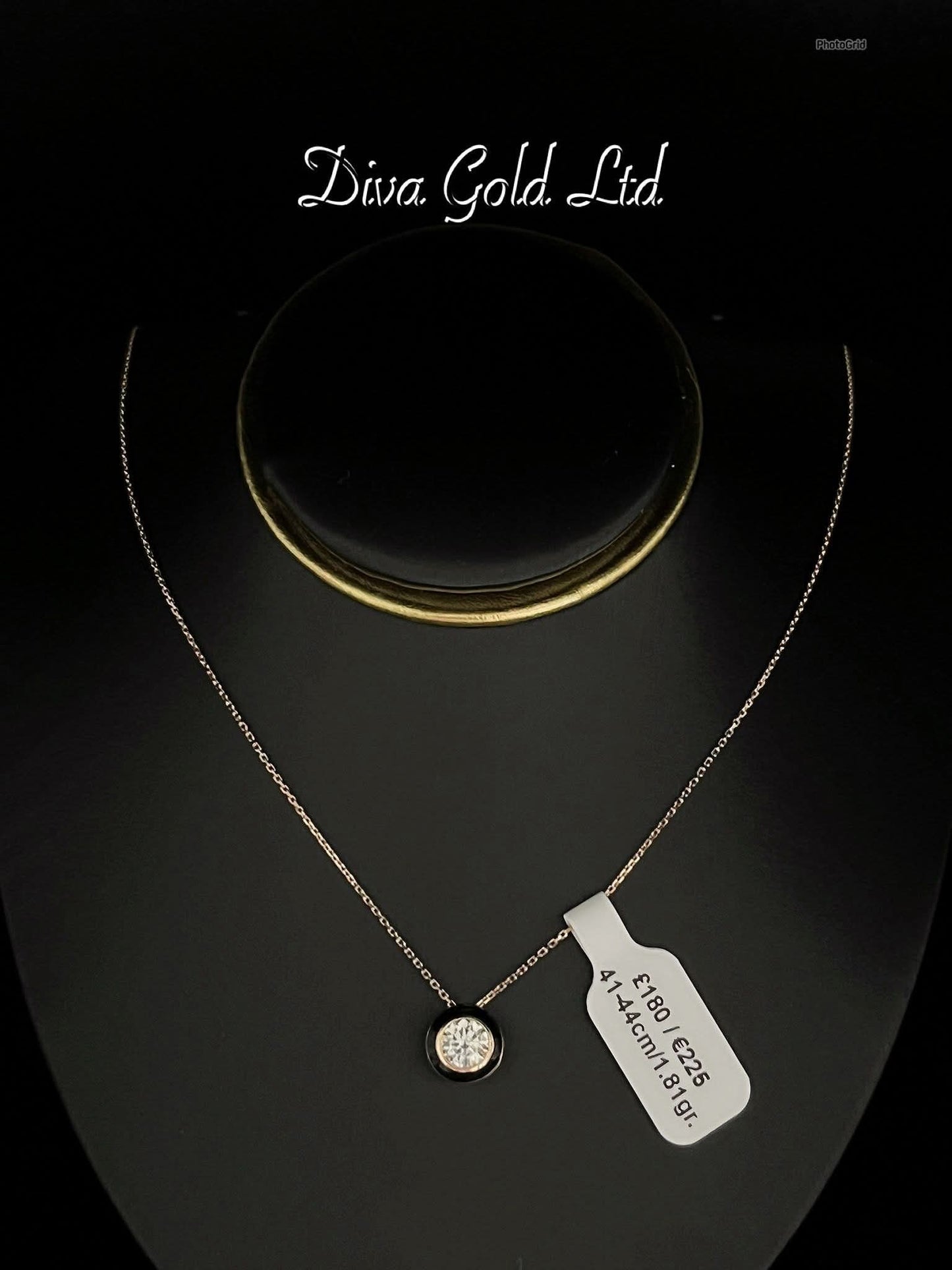 Gold chain with pendant. 41-44cm