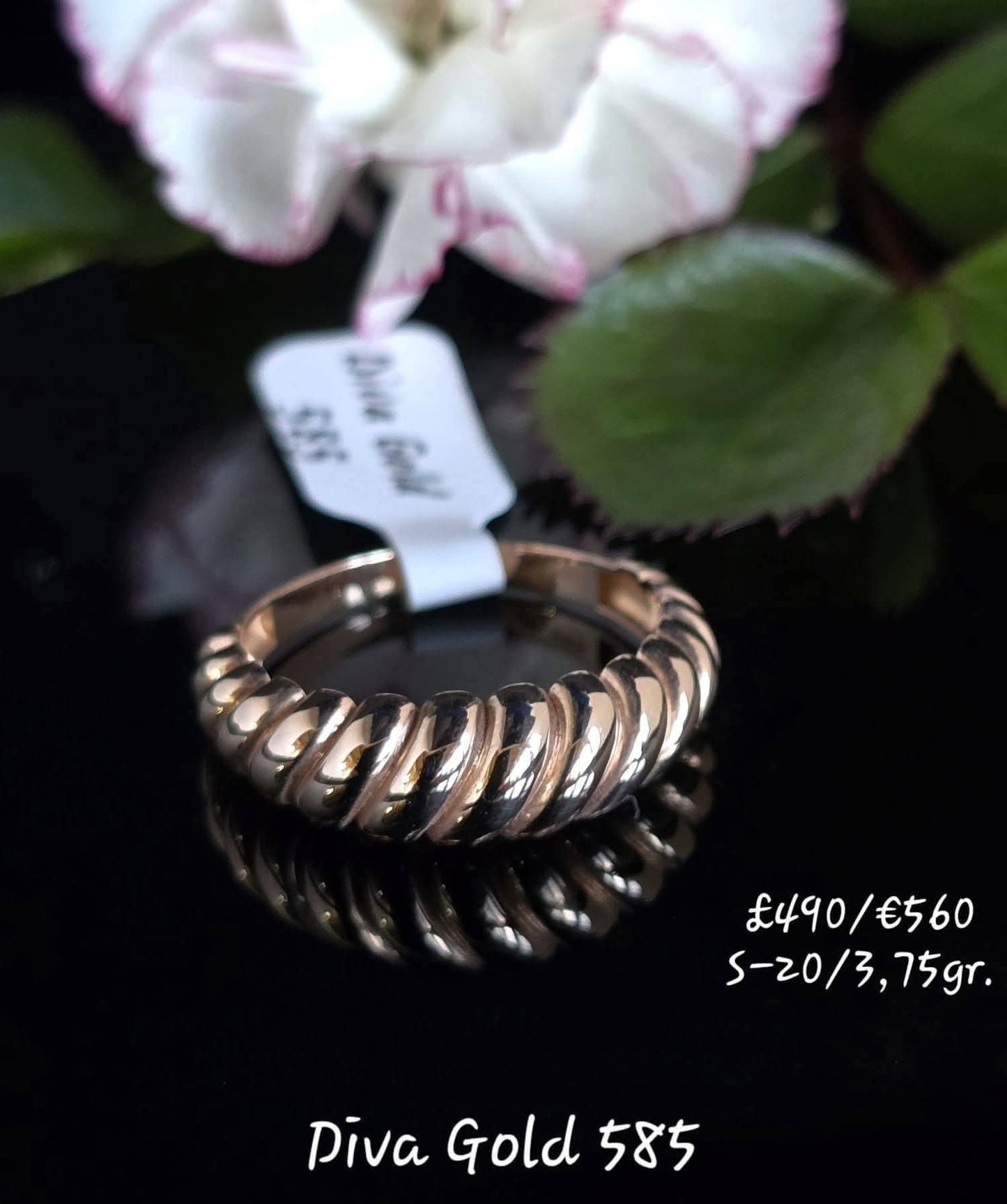 Gold women Ring. Size 20