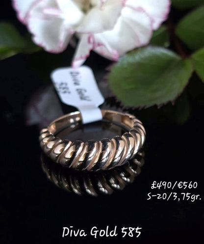 Gold women Ring. Size 20