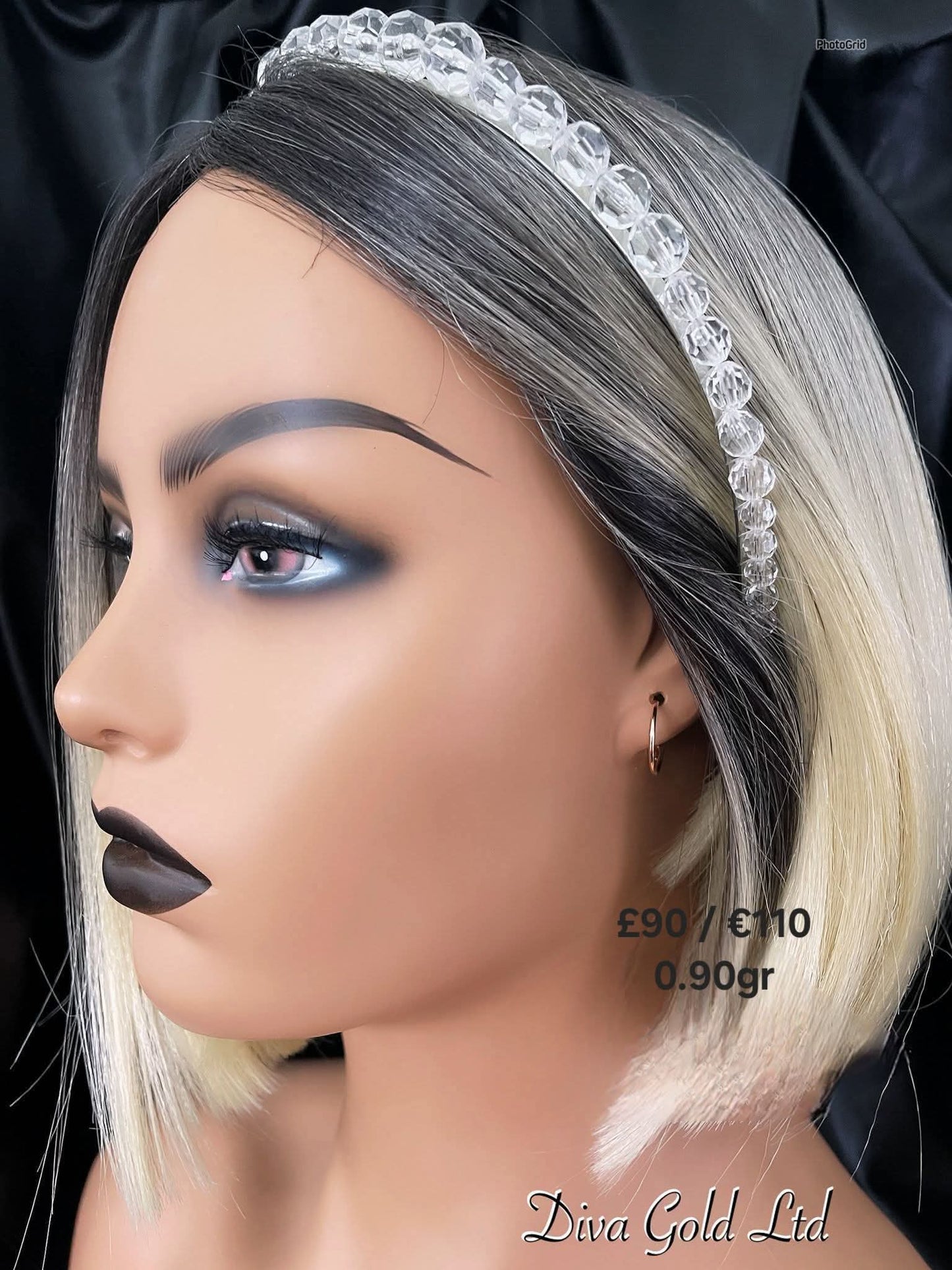 Gold 585 hoop earrings.