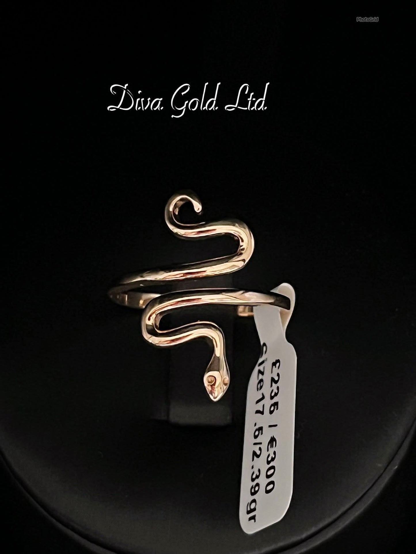 Gold snake ring.Size 17.5