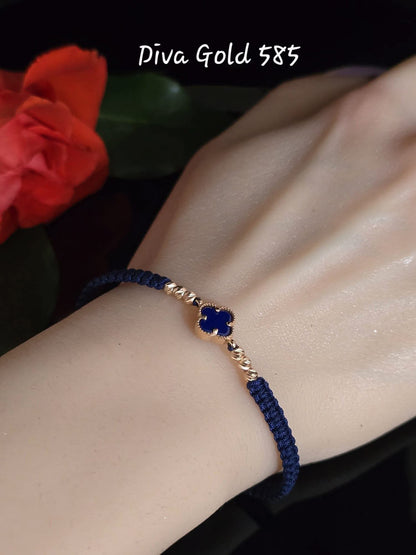 Blue clover thread bracelet with 585 gold details.