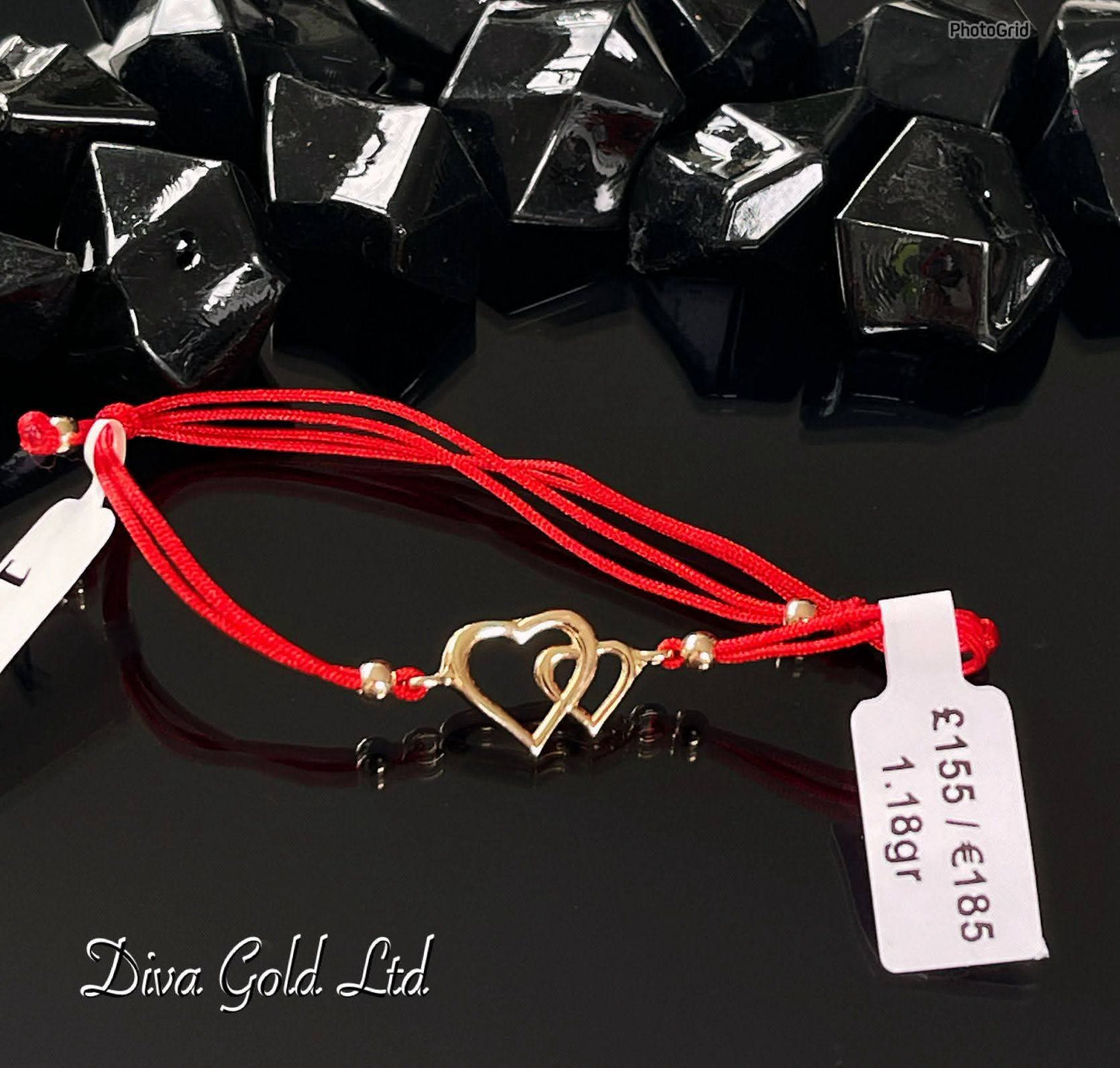 Red thread bracelet with 585 gold details. 1.18gram