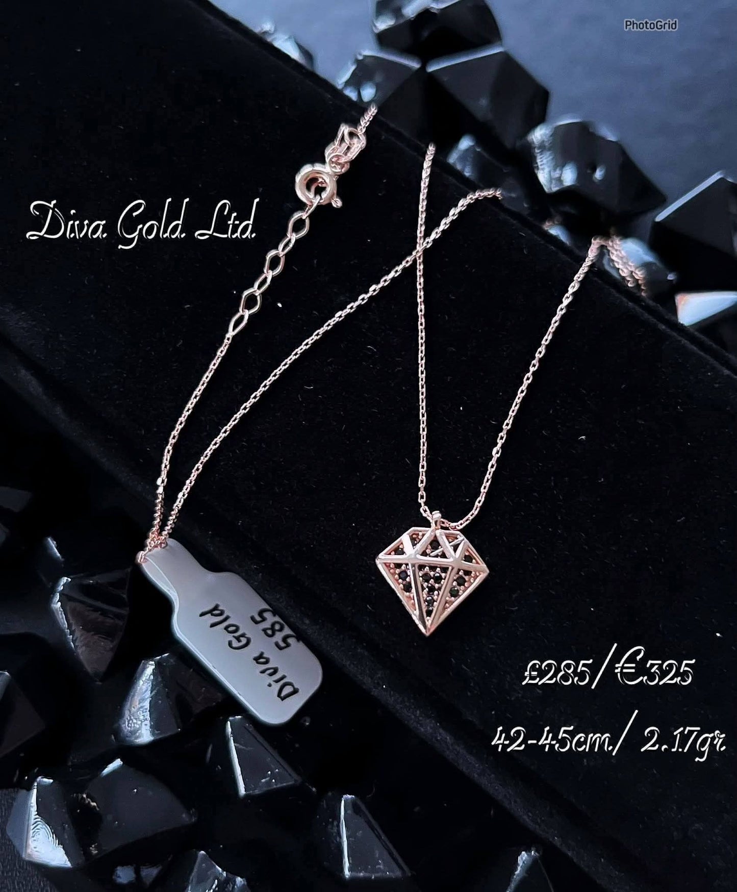 Gold Chain with pendant. 42-45cm