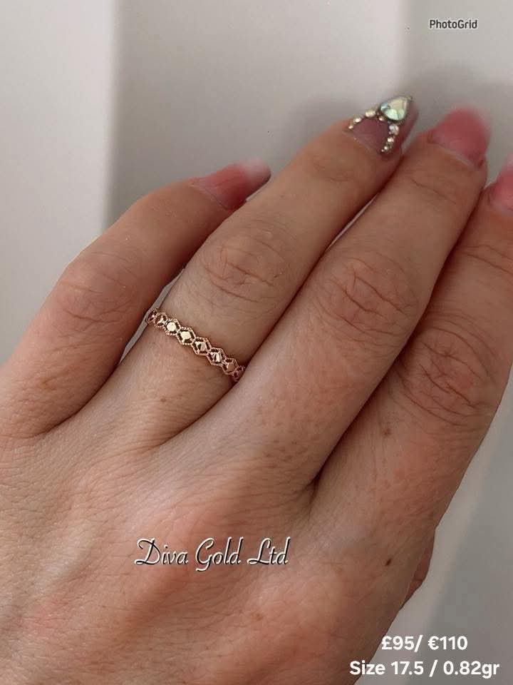 Gold ring. Size 17.5