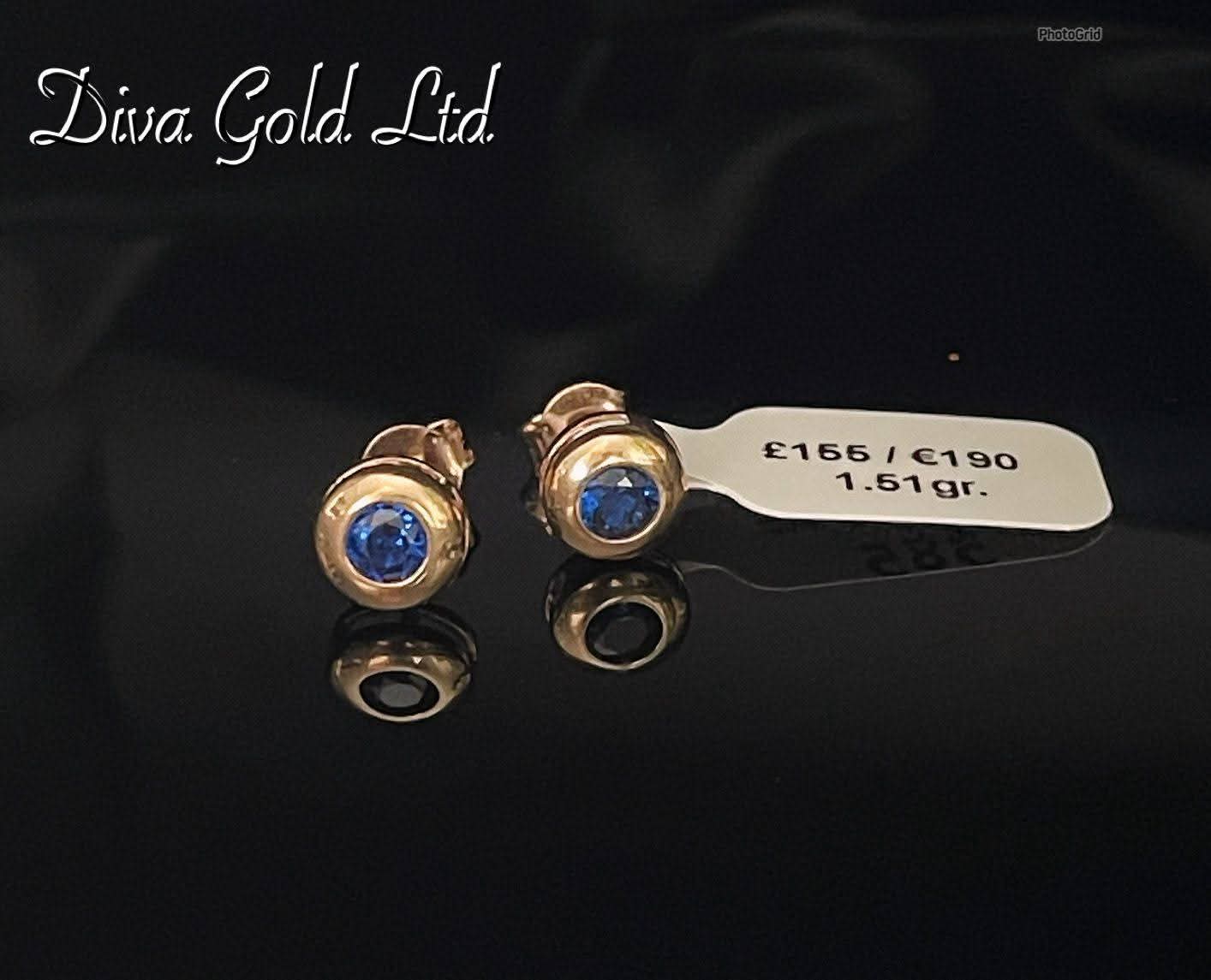 Gold 585 studs earrings.