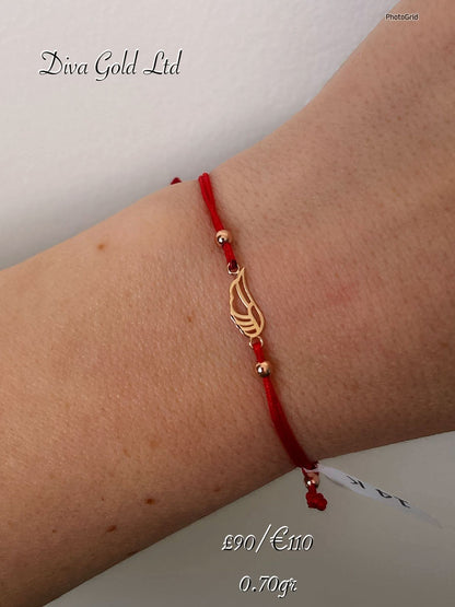 Red thread bracelet with 585 gold details. 0.70gram