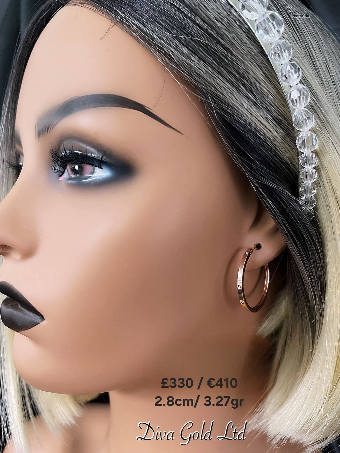 Gold 585 hoop earrings with white zircon stones.