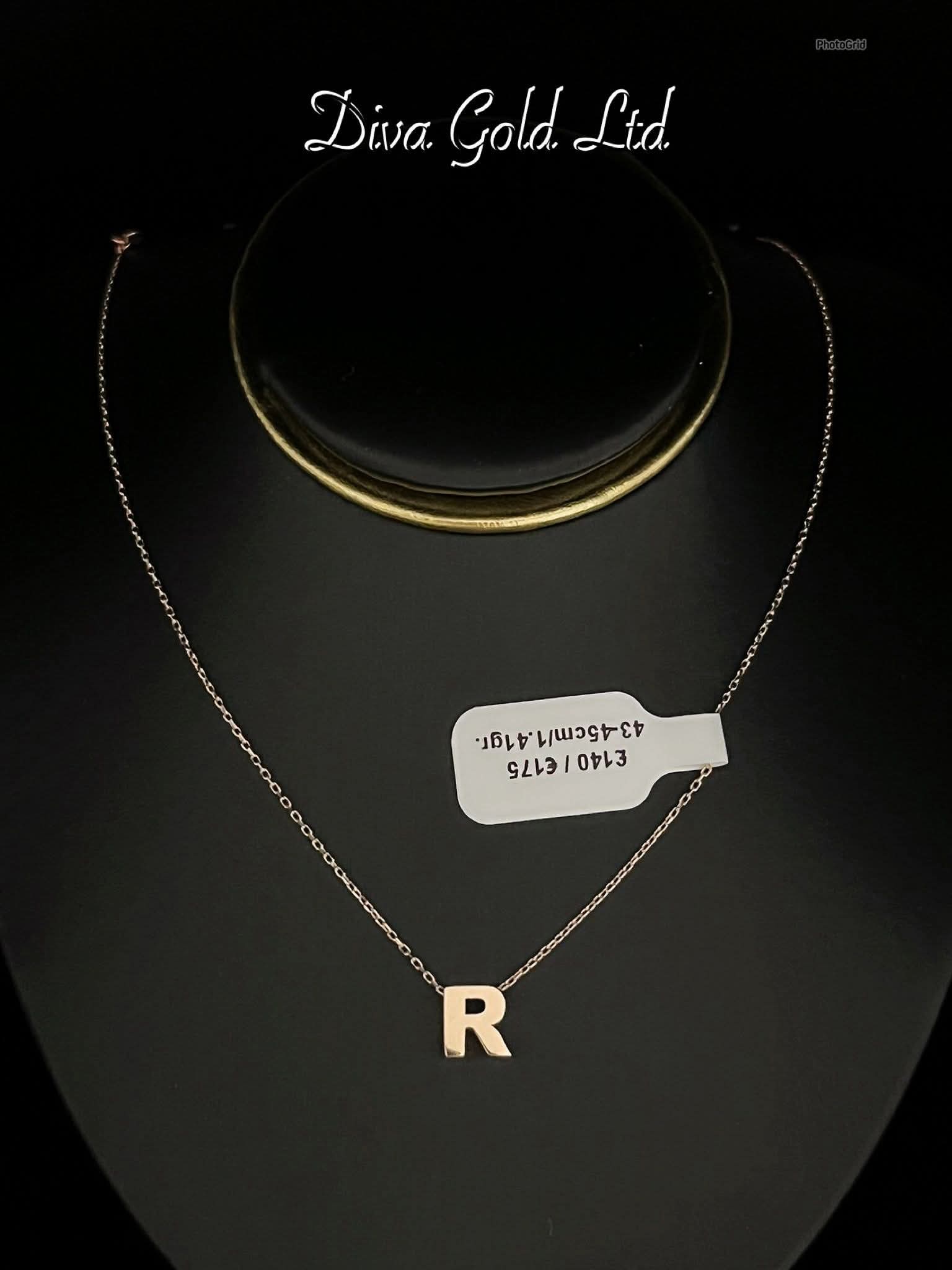 Gold chain with letter R pendant. 43-45cm