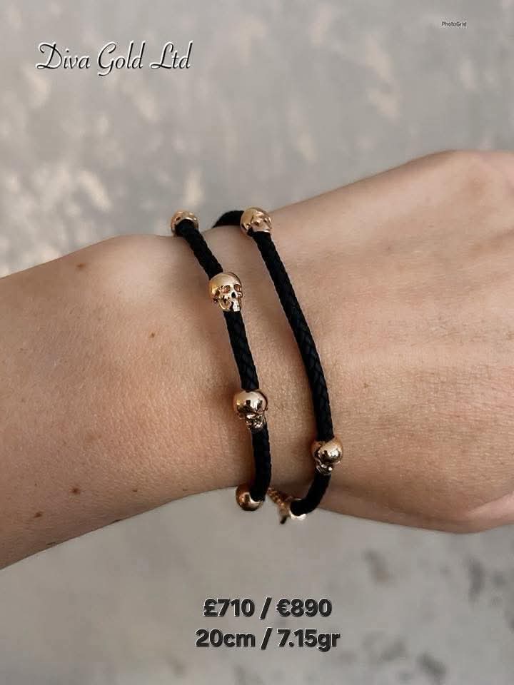 Leather bracelet with gold details. 20cm