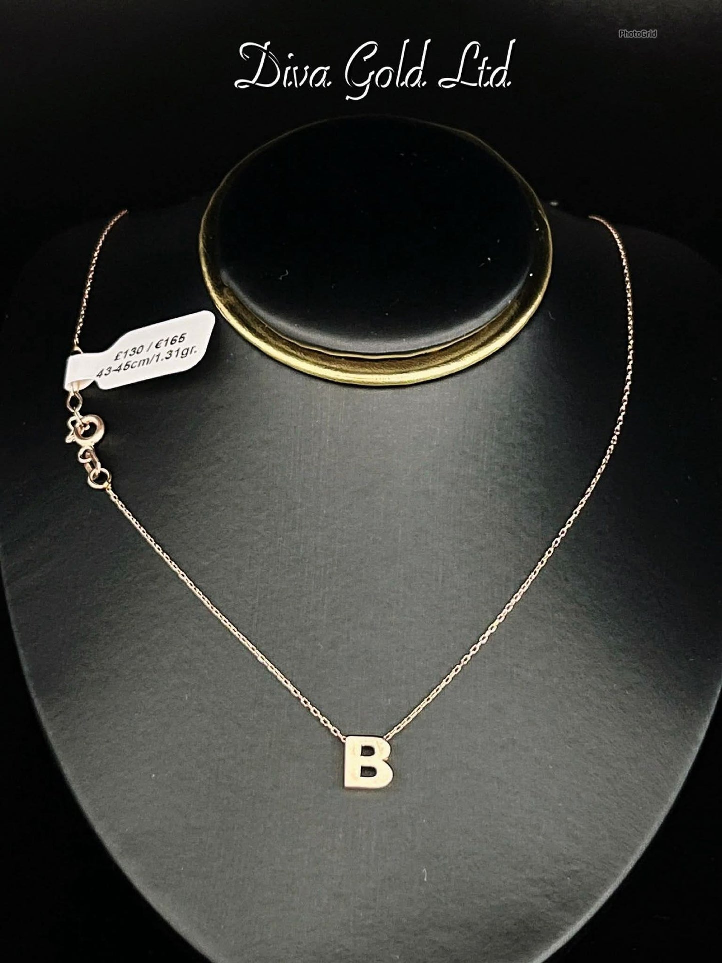 Gold chain with letter B pendant. 43-45cm