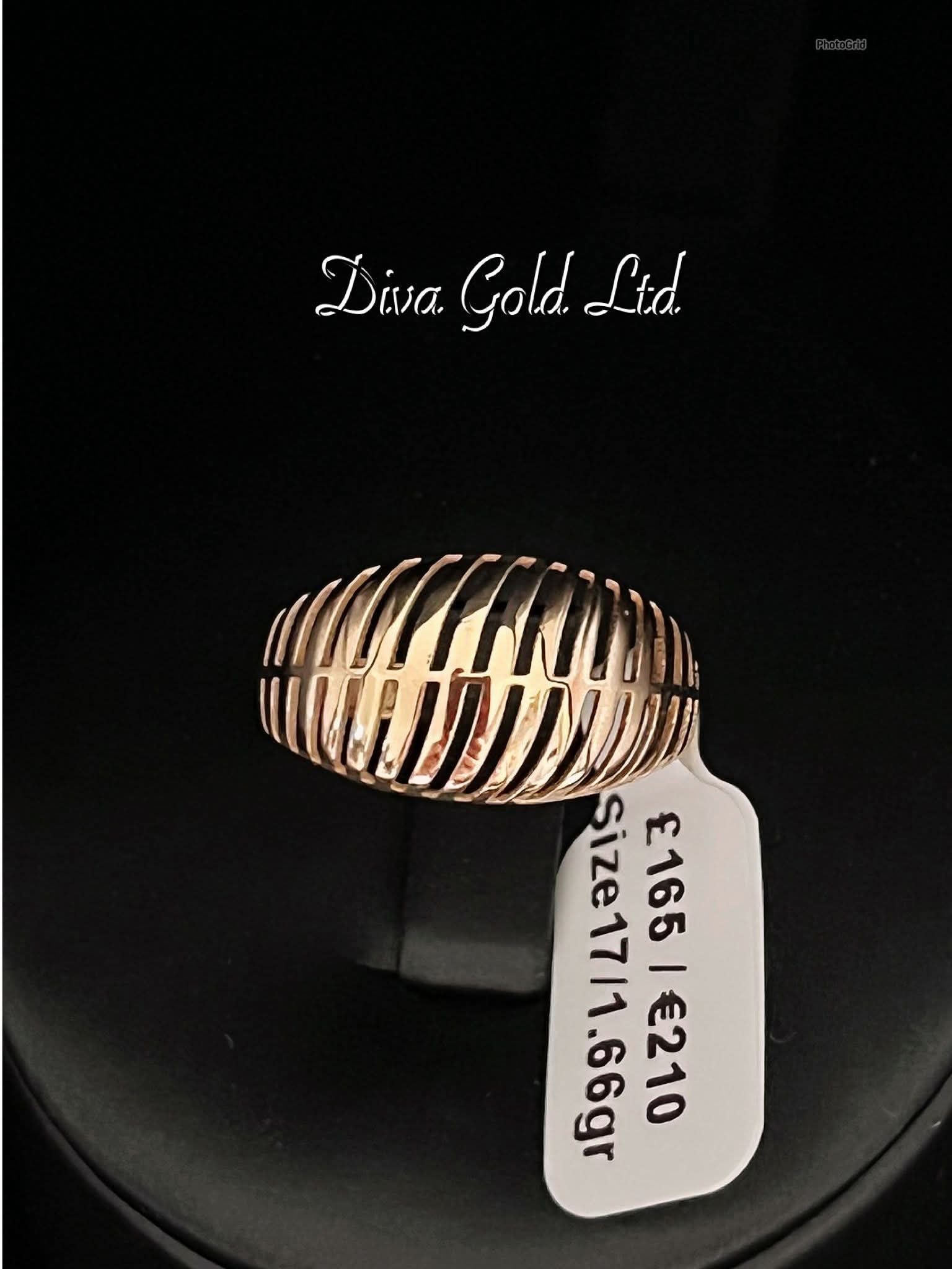 Gold ring. Size 17