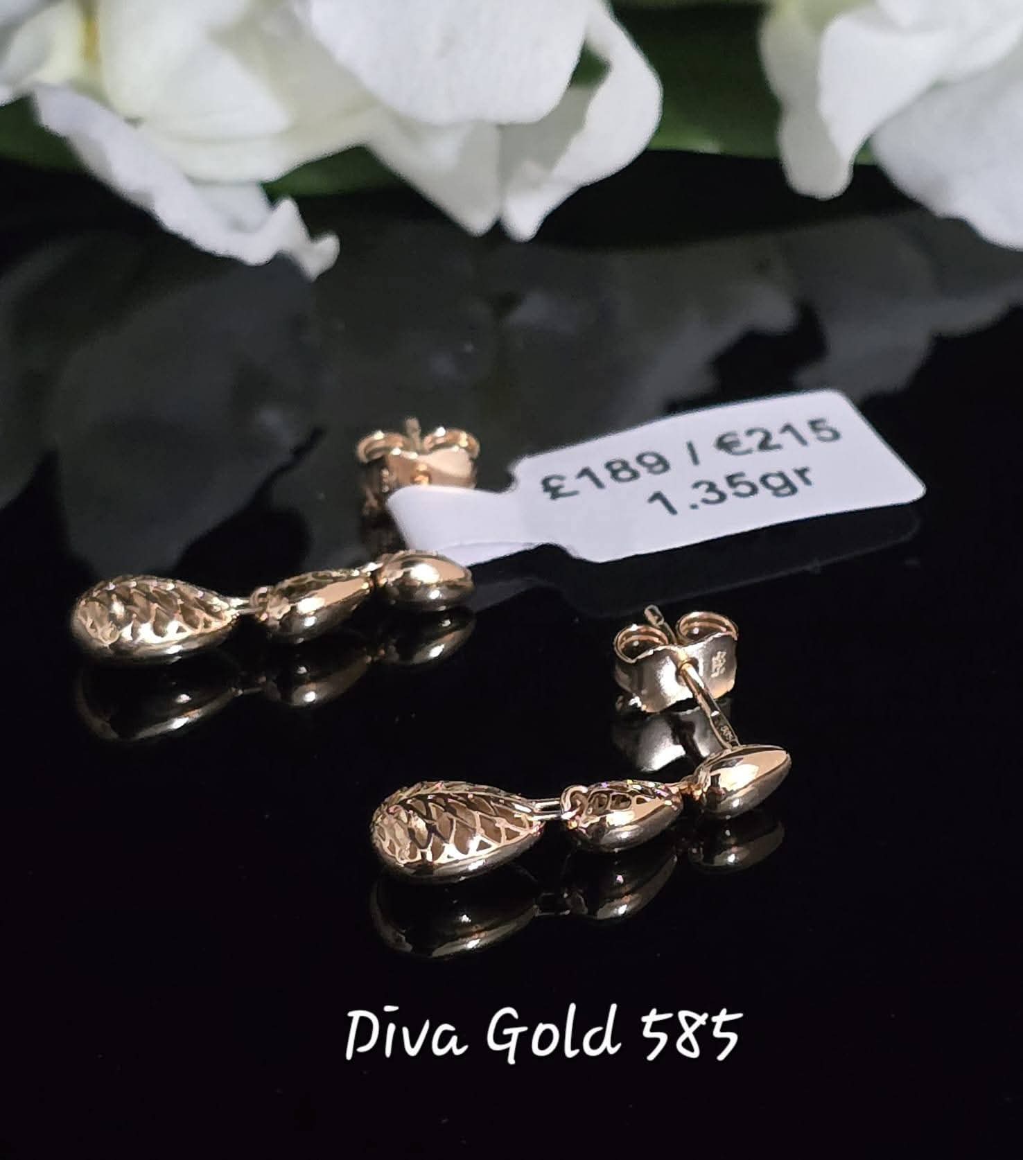 Stud gold earrings.