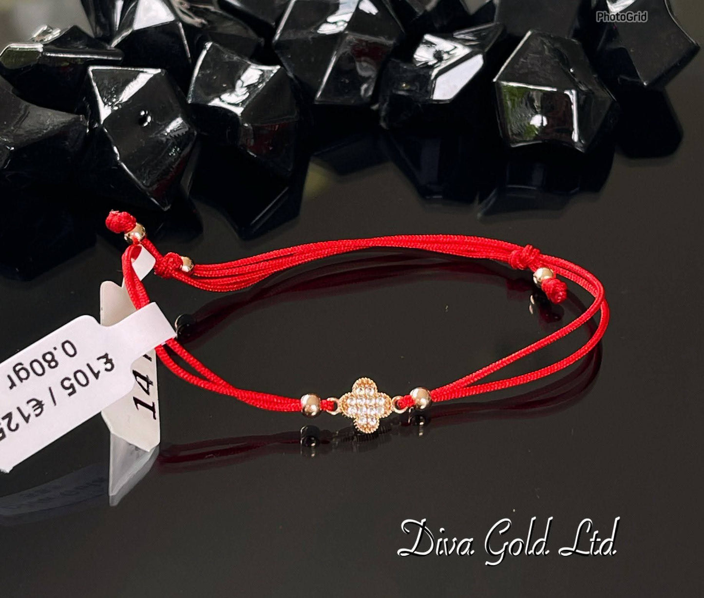 Red thread bracelet with 585 gold details. 0.80gram