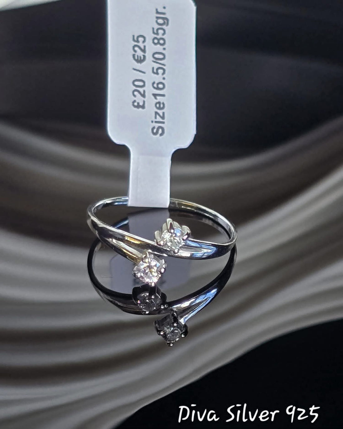 Sterling Silver Stunning Round Zircone Stones Ring