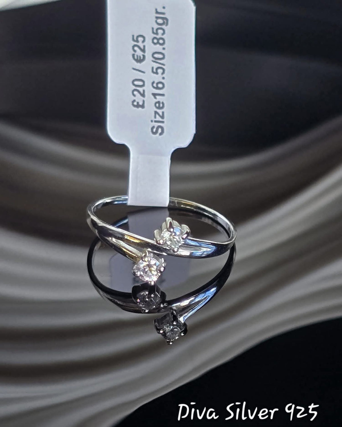 Sterling Silver Stunning Round Zircone Stones Ring
