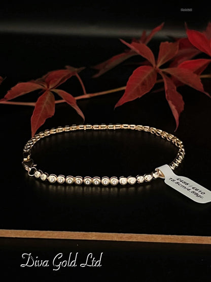 Gold bracelet with white zircon stones. 18.5cm