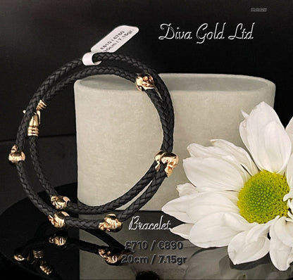 Leather bracelet with gold details. 20cm