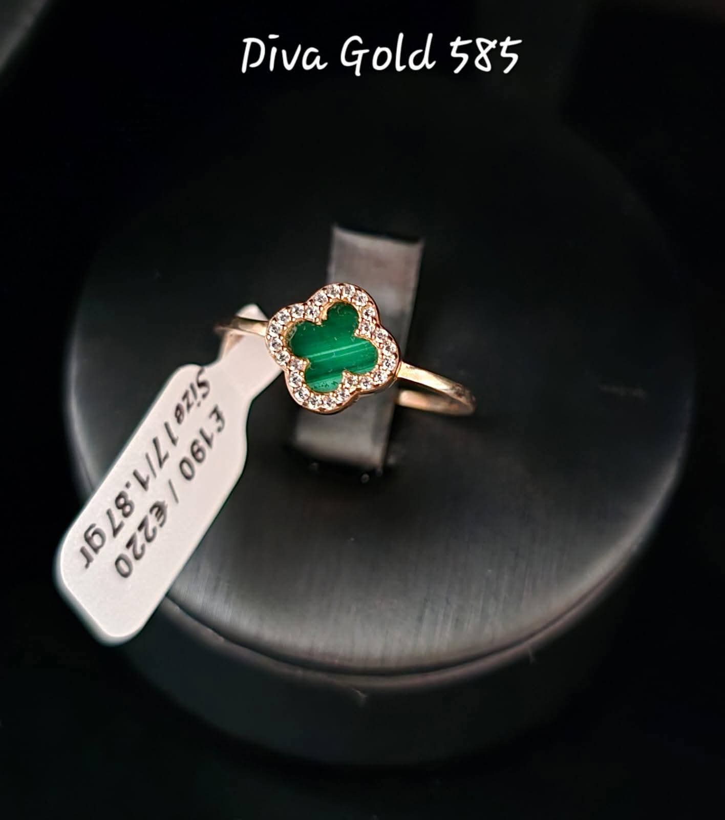 Gold clover ring. Size 17