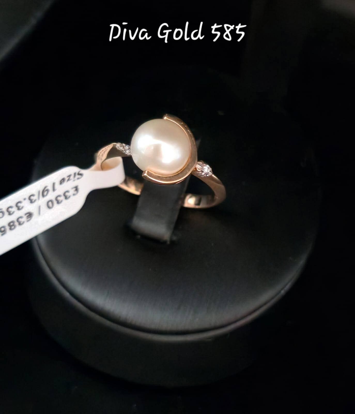 Gold ring with pearl. Size 19