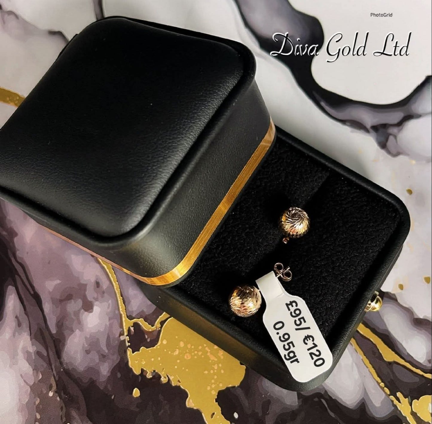 Gold 585 studs earrings.