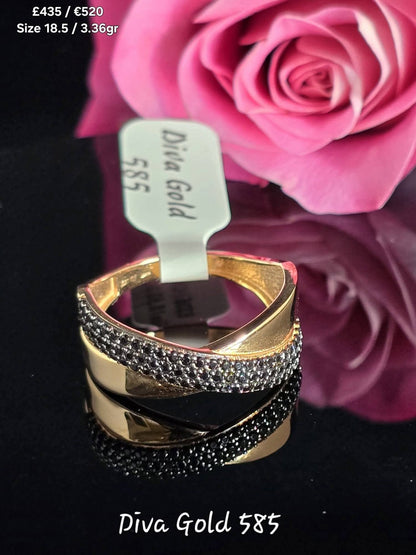 Gold women ring with black zircon stones. Size 18.5
