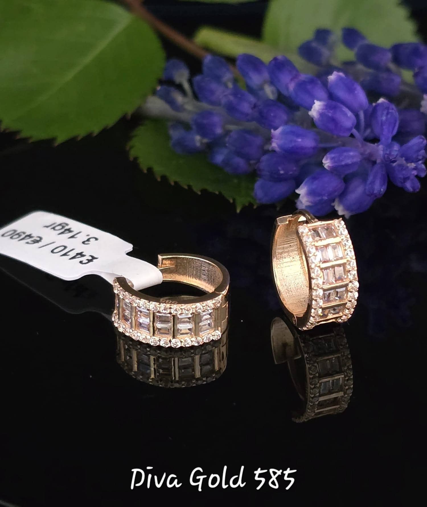 585 Gold earrings. 3.14gr
