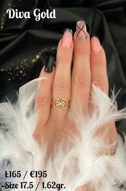 Gold ring. Size 17.5