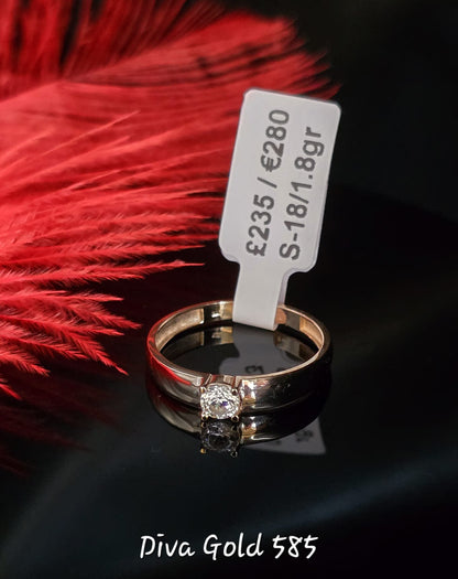 585 Gold ring. Size 18