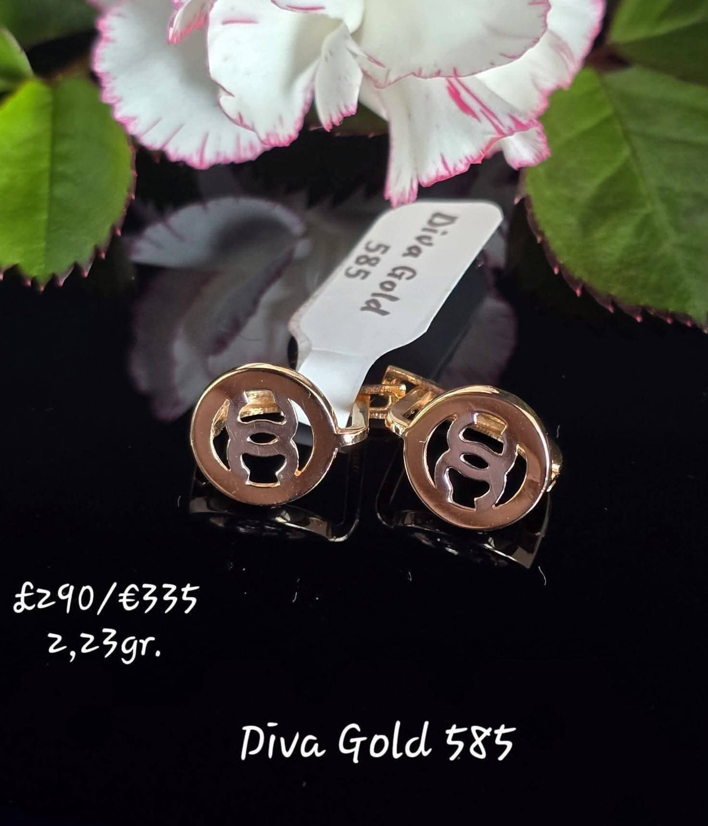 585 Gold chanel earrings. 2.23gr