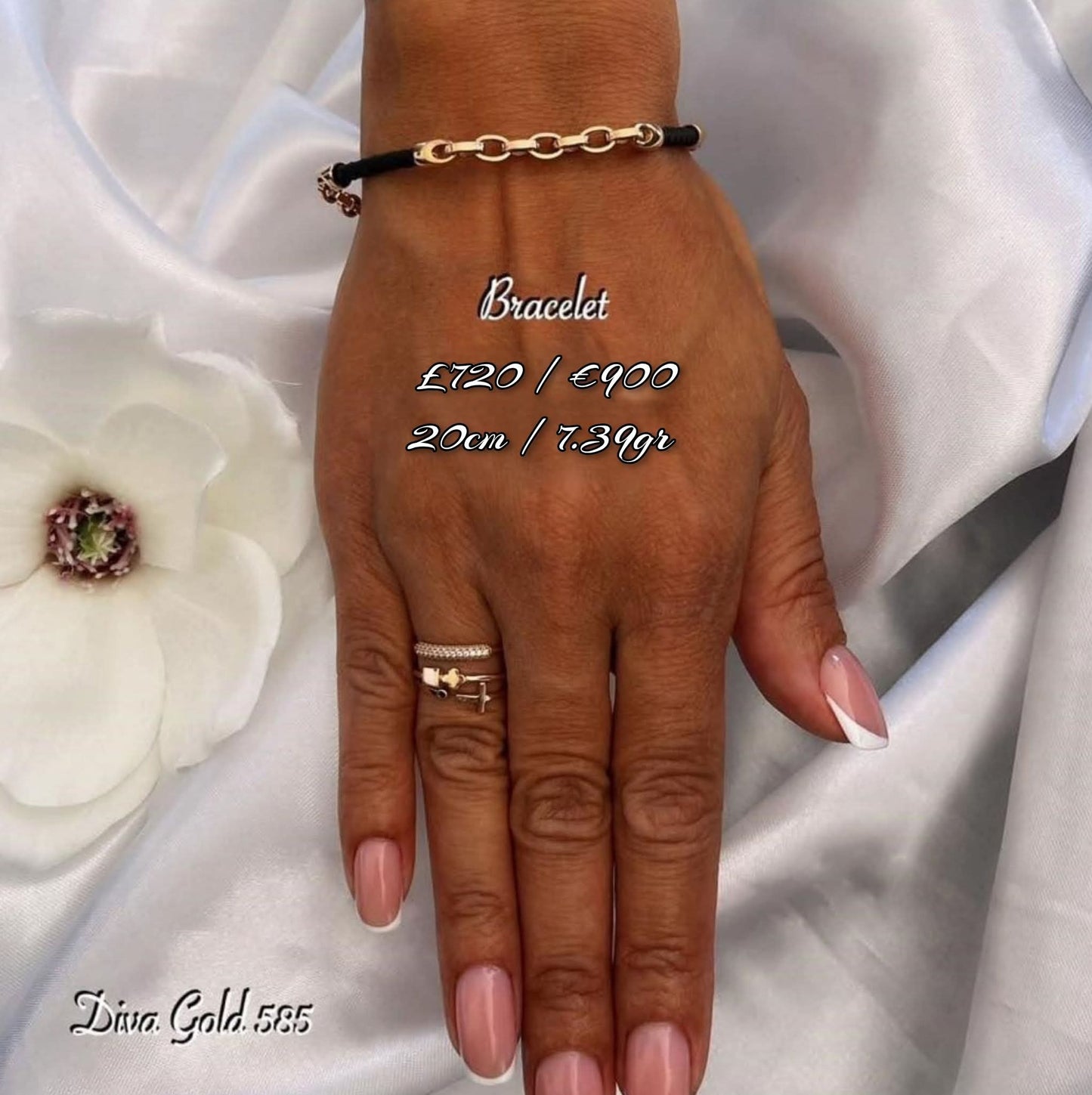 Gold bracelet with leather details. 20cm