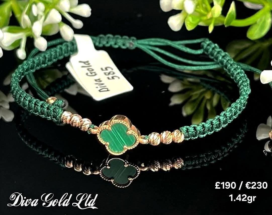 Green clover thread bracelet with 585 gold details.