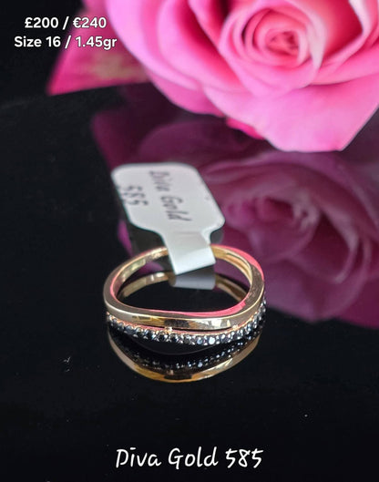 Gold women ring. Black zircon stones. Size 16