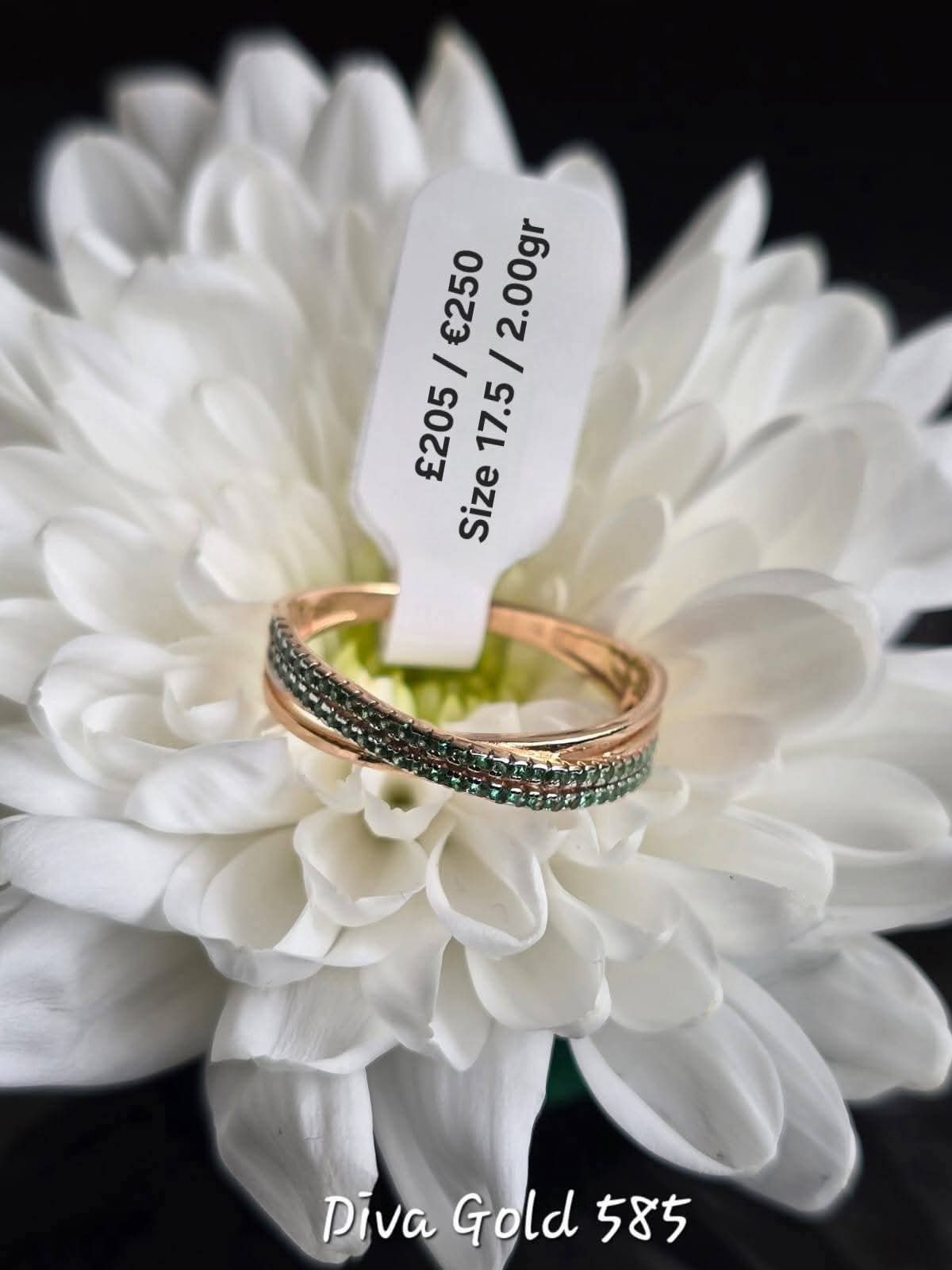 Gold ring with green zircon stones. Size 17.5