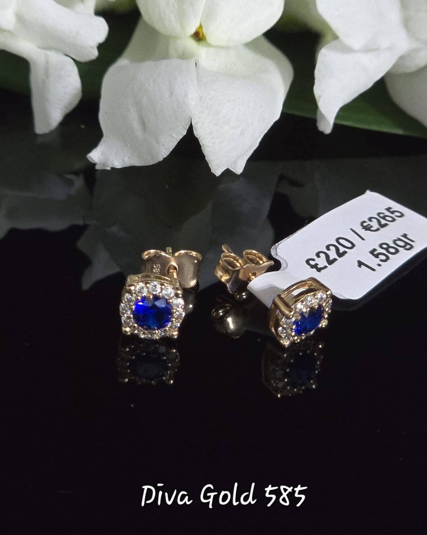Stud gold earrings. White&blue zircon stones.