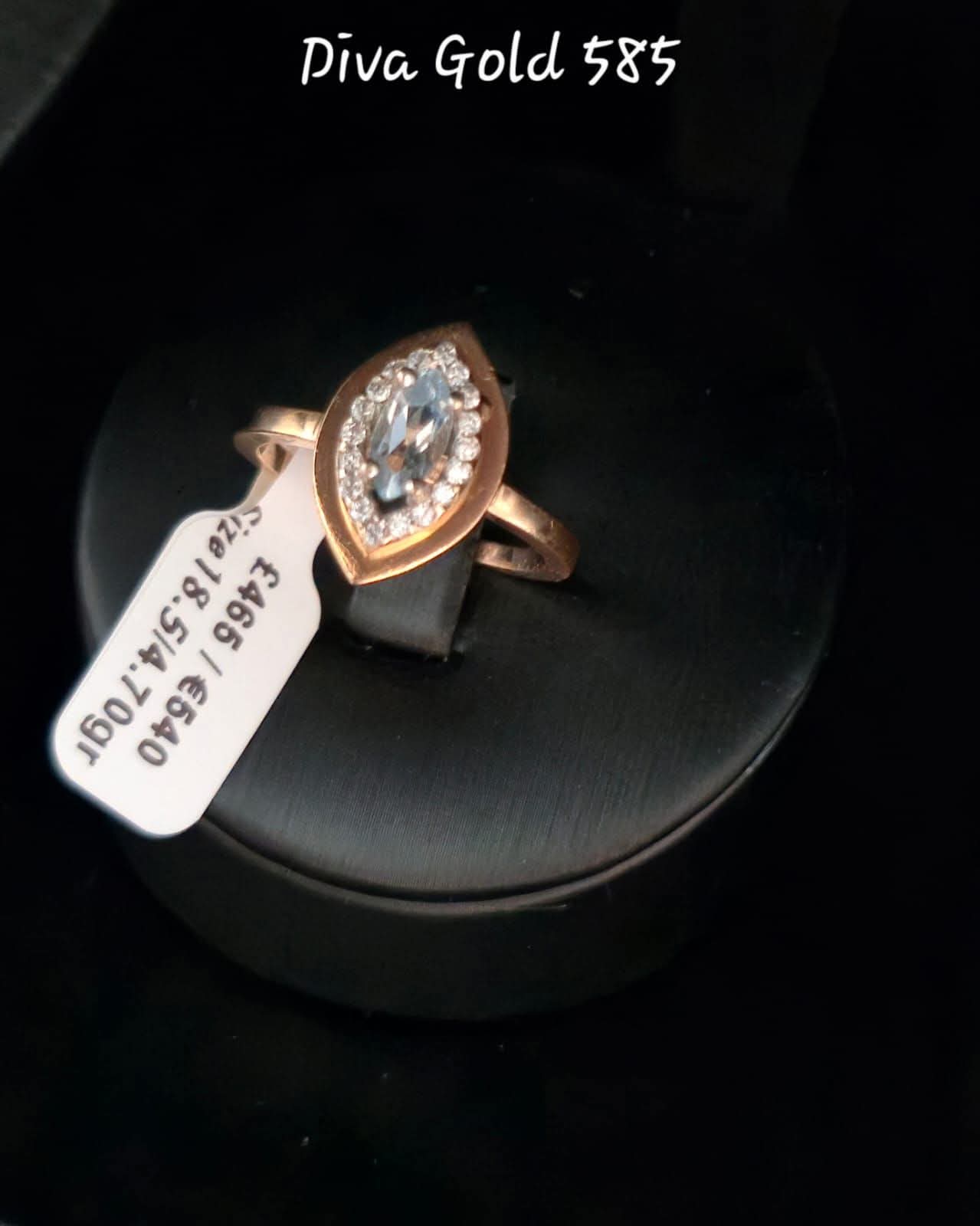 Gold ring. Size 18.5