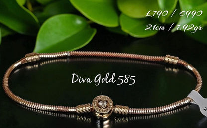 Gold pandora bracelet. 21cm