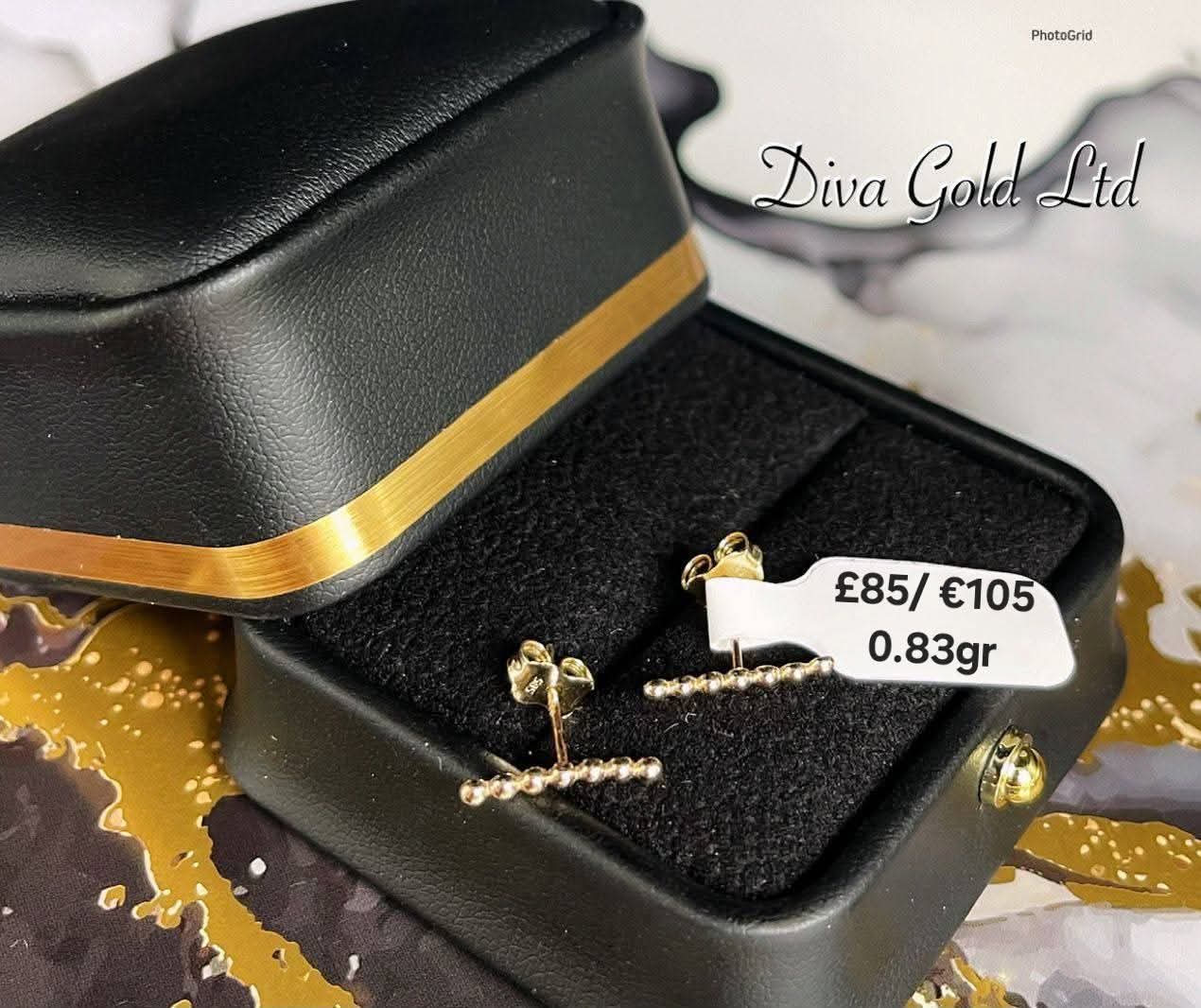 Gold 585 studs earrings.