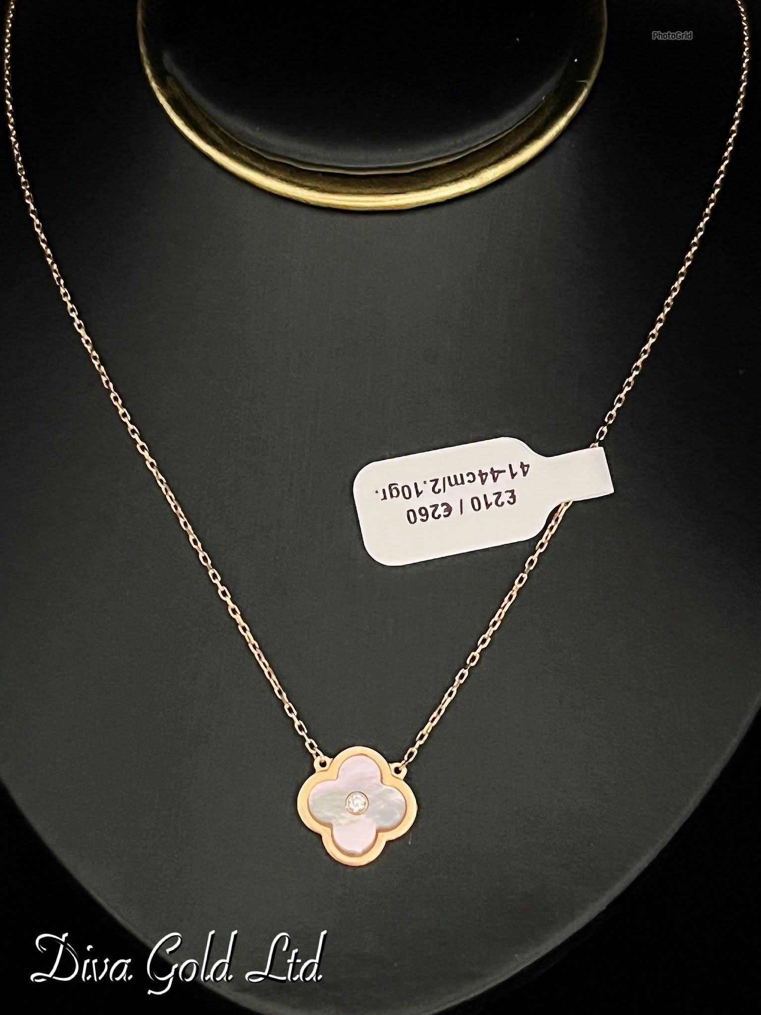 Gold chain with white clover & zircon stone pendant. 41-44cm