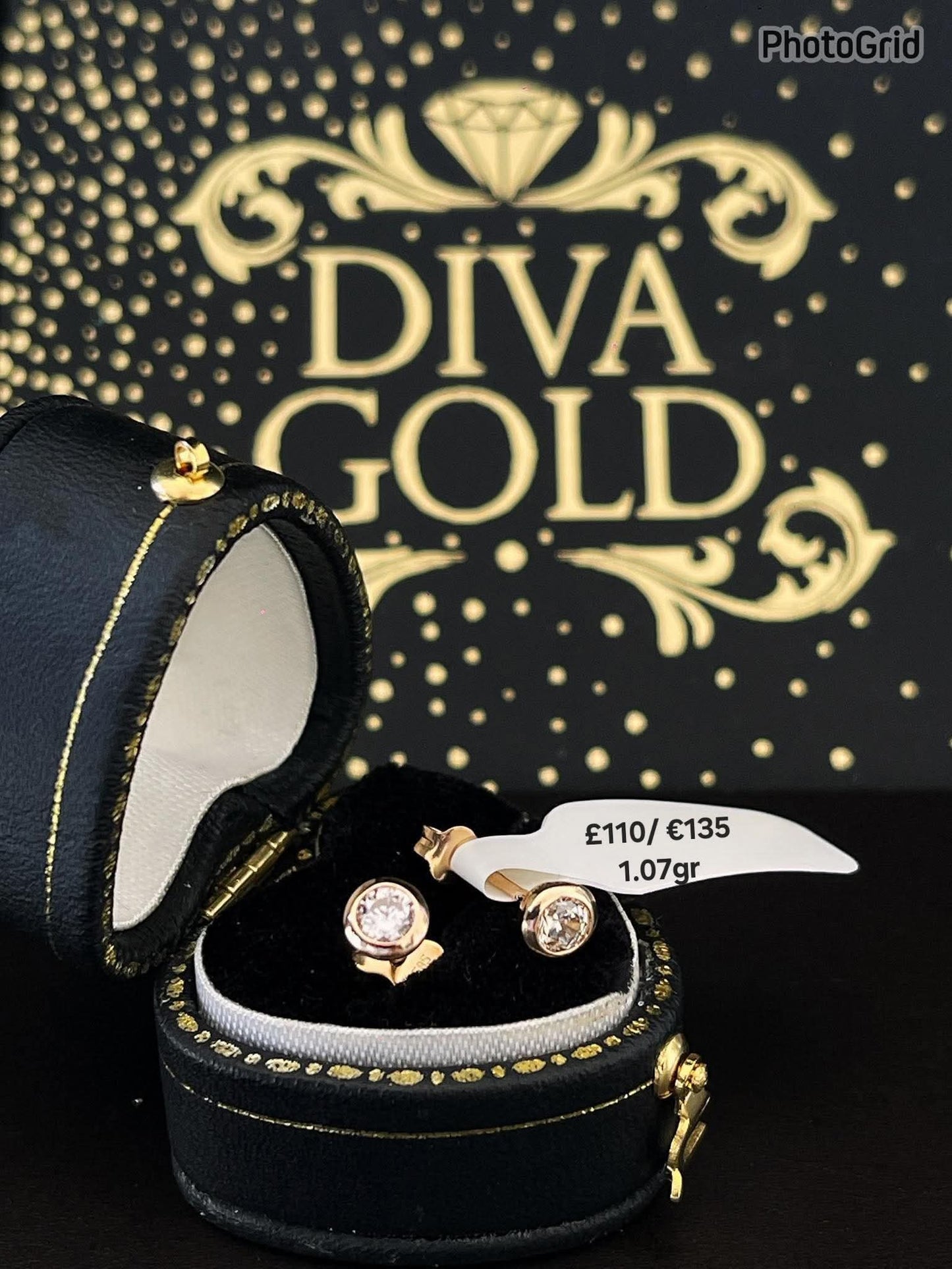 Gold 585 studs earrings.