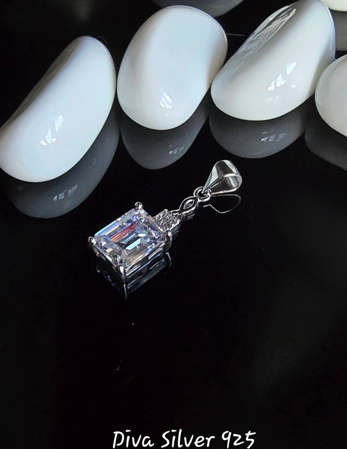 925 Sterling Stunning Pendant