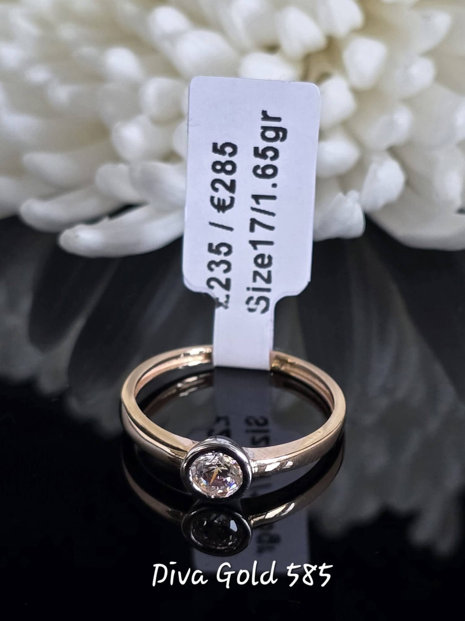Gold women ring.Size 17