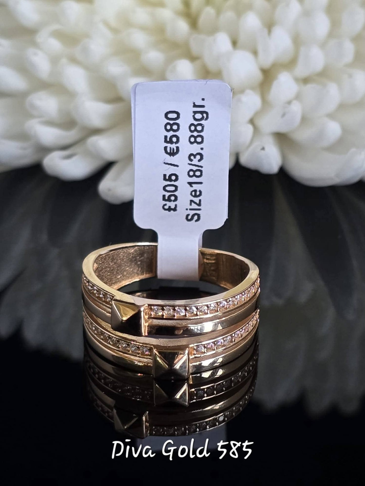 Gold women Ring with zircon stones. Size 18