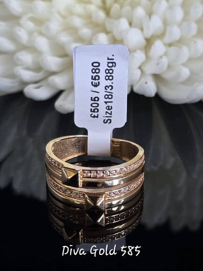 Gold women Ring with zircon stones. Size 18