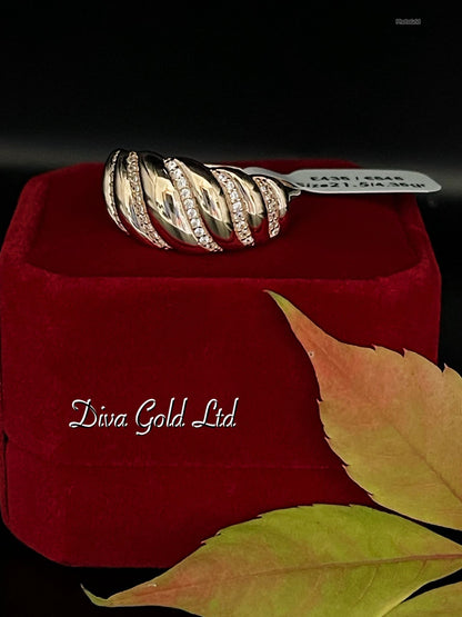 Gold ring. Size 21.5