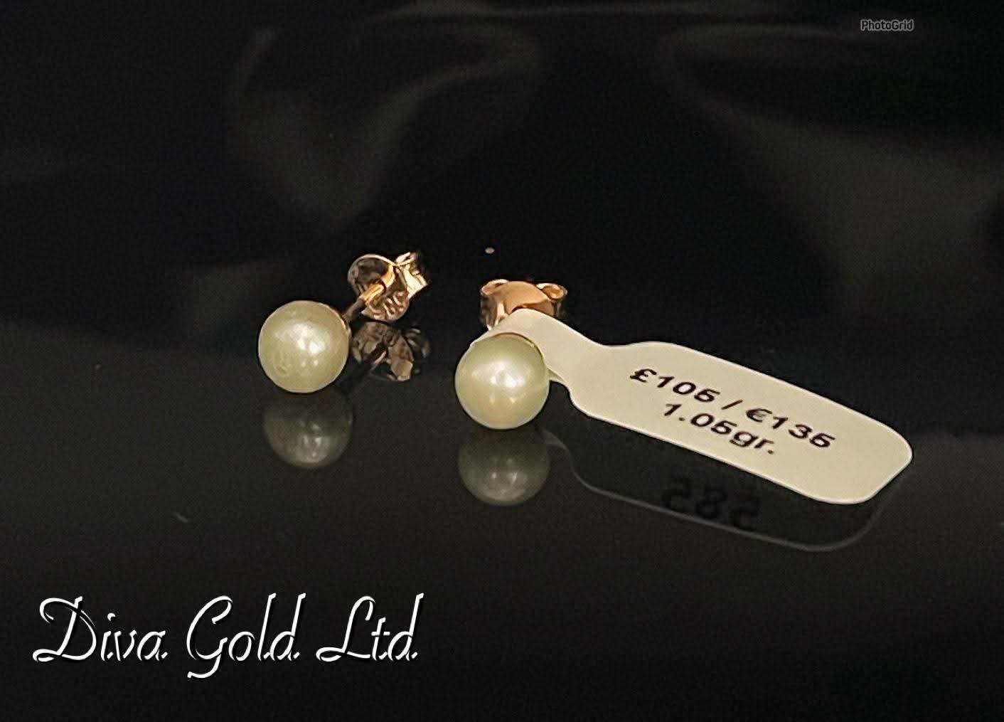 Gold 585 pearl studs earrings.